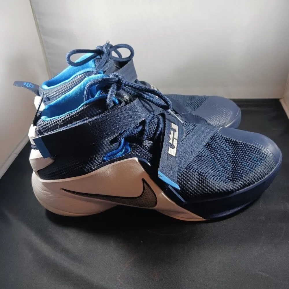 Nike Lebron Soldier 9 Kid's Sneaker size 7Y Blue White